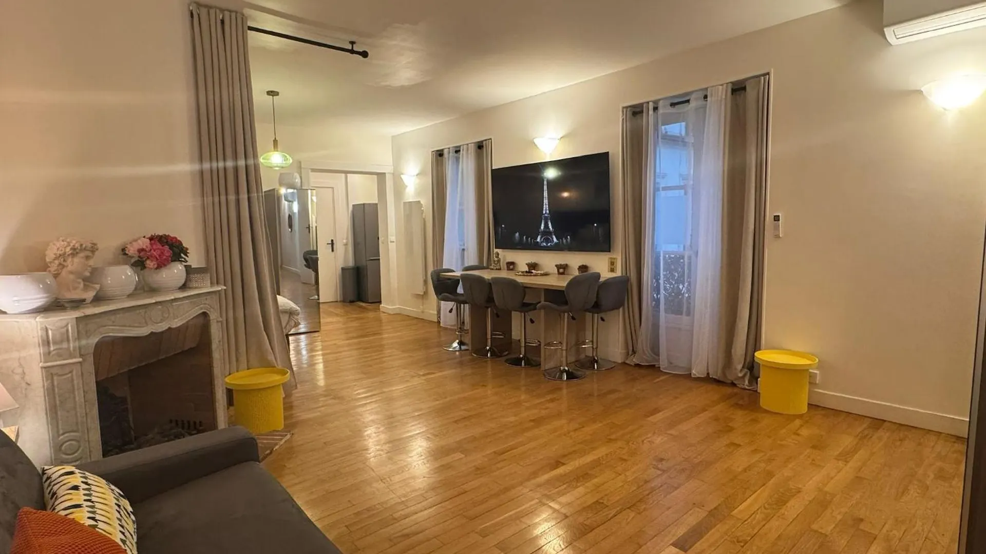 Apartment Marais, Sainte-Croix Bretonnerie - 6 Places Paris France